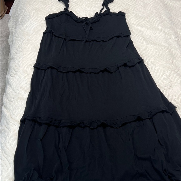 J.Crew Black Ruffle Tiered Midi Dress – Size M – EUC - Picture 4 of 9